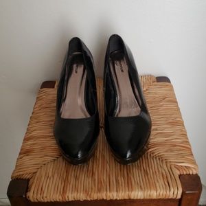 10W Black Heels